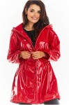 czerwony winylowy płaszcz z kapturem do pracy.jpg