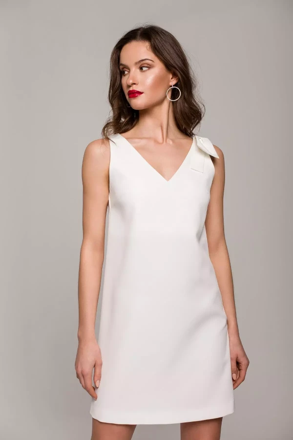 Trapezowa sukienka z kokardą na ramieniu