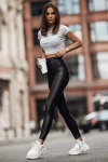 czarne legginsy z ekoskóry.webp