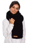 czarny-gruby-szalik-na-zime-damski.webp