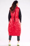 czerwona pikowana kamizelka damska z szerokim pikowaniem i regulowanym ściągaczem na tyle.webp