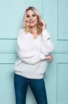 wygodny sweter ecru damski z dekoltem w szpic wykończonym ściągaczem na jesień.webp