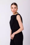 elegancki kombinezon na krótki rękaw i luźną górą.webp