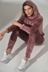 bluza z kapturem z przyjemnego materiału w kolorze różowym.jpg