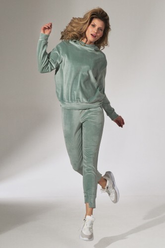 welurowe dresy damskie w modnym odcieniu.jpg