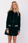 krótka bluza welurowa w kolorze zielonym.webp