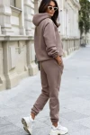 komplet dresowy w kolorze mocca.webp