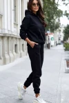 wiosenny komplet dresowy dla kobiet.webp