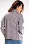 sweter z golfem idealny dla każdej kobiety.webp