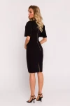 dopasowana sukienka do kolan z rozcięciem z tyłu elegancka.webp