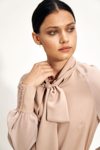 bluzka z fontaziem wiązanym na kokardę.jpg