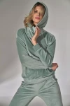 welurowy dres damski bluza i spodnie.webp