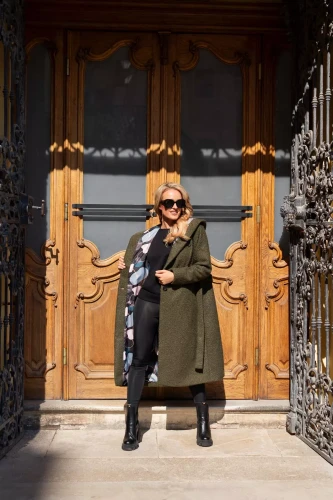 stylowy płaszcz z podszewką.webp