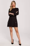 trapezowa sukienka w czarnym kolorze.webp