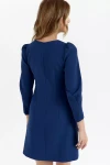 trapezowa sukienka w granatowym kolorze.webp