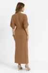 stylowy kombinezon palazzo w beżowym odcieniu.webp