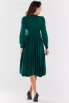 świąteczna sukienka midi w kolorze zielonym.webp