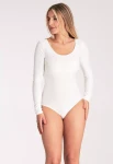 białe body damskie z głębokim dekoltem.webp