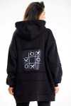 damska bluza o fasonie oversize.webp