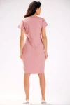 różowa sukienka z modnym wiązaniem.webp