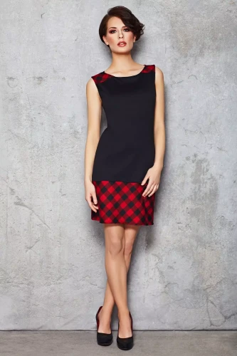 sukienka świąteczna z wzorem w kratę.webp