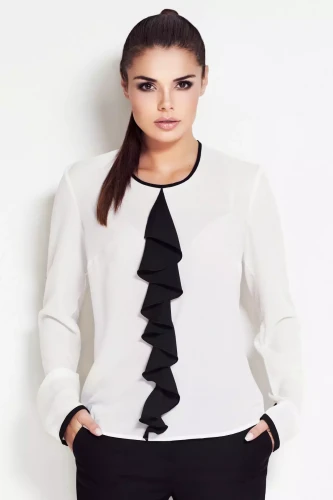 klasyczna bluzka ecru na spotkania.webp