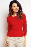 Czerwona bluzka podkreślająca kobiecą talię.webp