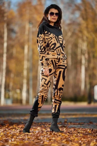 luźna bluza z geometrycznym wzorem.webp