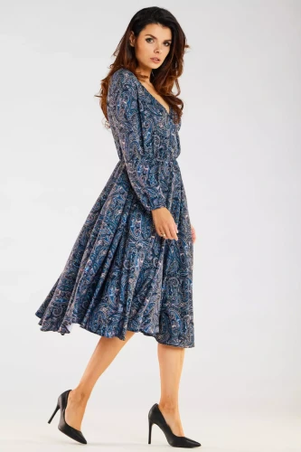 Granatowa sukienka midi z dekoltem