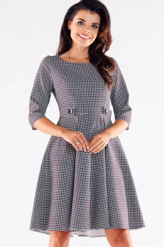 rozkloszowana sukienka pepitka