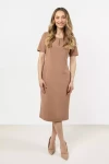 Minimalistyczna sukienka midi z krótkim rękawem – idealna na eleganckie wyjścia.webp