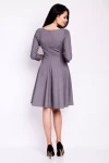 Elegancka szara sukienka rozkloszowana z rękawami - idealna na wesele.webp