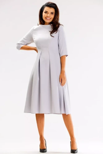 rozkloszowana sukienka midi