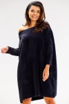 kobieca czarna sukienka sweterkowa oversize z kieszeniami i dekoltem łódka.webp