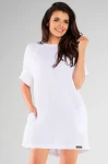 Modna sukienka z krótkim rękawem i półokrągłym dołem.webp