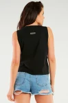 Sportowy czarny T-shirt damski bez rękawów, wycięcia na ramionach.webp