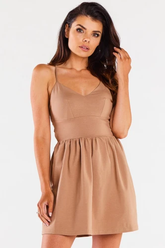 Letnia sukienka mini z odkrytymi plecami i wiązaniem.webp