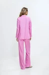 Klasyczny żakiet damski do stylizacji smart casual.webp