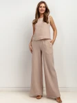 Beżowe spodnie wide-leg z miękkiej tkaniny.webp