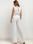 Casualowa bluzka z lekkiego materiału.webp