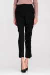 Czarne spodnie damskie cygaretki z kantem i krótszą nogawką.webp