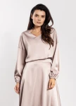 satynowa bluzka beżowa z dekoltem V i długim rękawem elegancka.webp