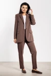 elegancka długa marynarka w kolorze brązowym do garnituru damskiego.webp