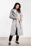klasyczny prosty płaszcz w kolorze jasnoszarym na jesień i zimę.webp