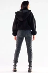 krótka czarna kurtka z futerkiem teddy, oversize, zamek i kaptur.webp