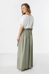lekka spódnica maxi szałwiowa na lato.webp