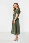 sukienka lniana khaki midi z paskiem.webp