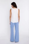 Minimalistyczna bluzka damska do eleganckich stylizacji.webp