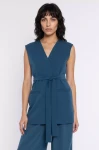teal elegancka przedłużana kamizelka damska wiązana w talii.webp