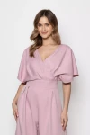 róż stylowy kombinezon z podkreśloną talią.webp